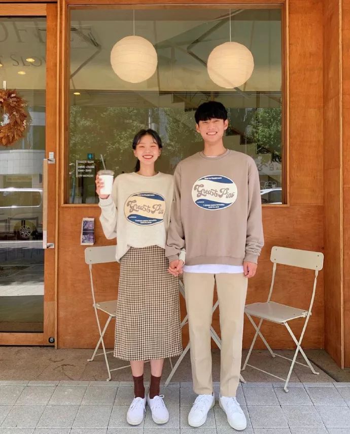 毛衣和卫衣哪个时尚一点好,卫衣与毛衣哪款好看