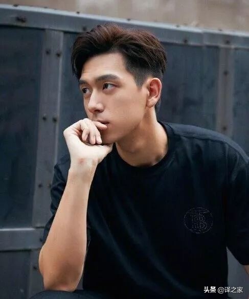 马上就要七夕了，现男友李现再传好消息！网友：人红资源多