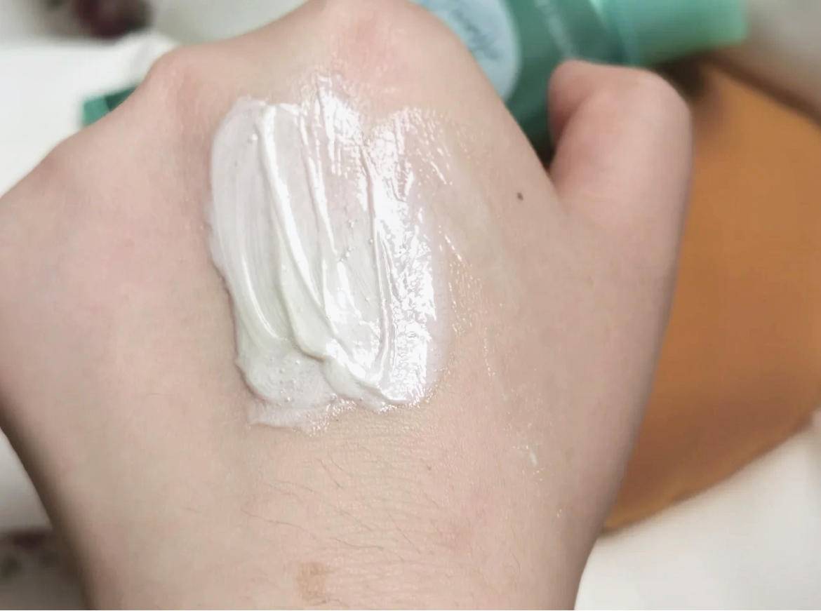 痘痘反反复复又红又疼又痒,痘痘反反复复有一层皮