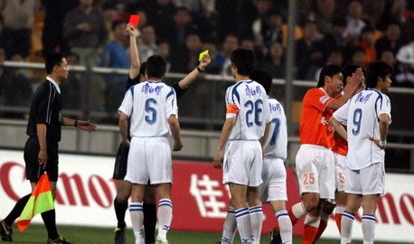 前国足队长被冲看台,前国足队长爆料