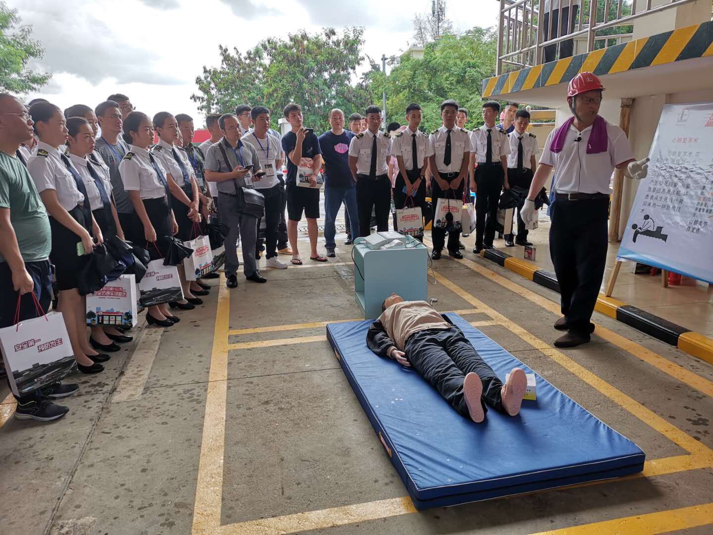 看见危险不要盲目施救,险情来了莫慌张掌握自救是关键