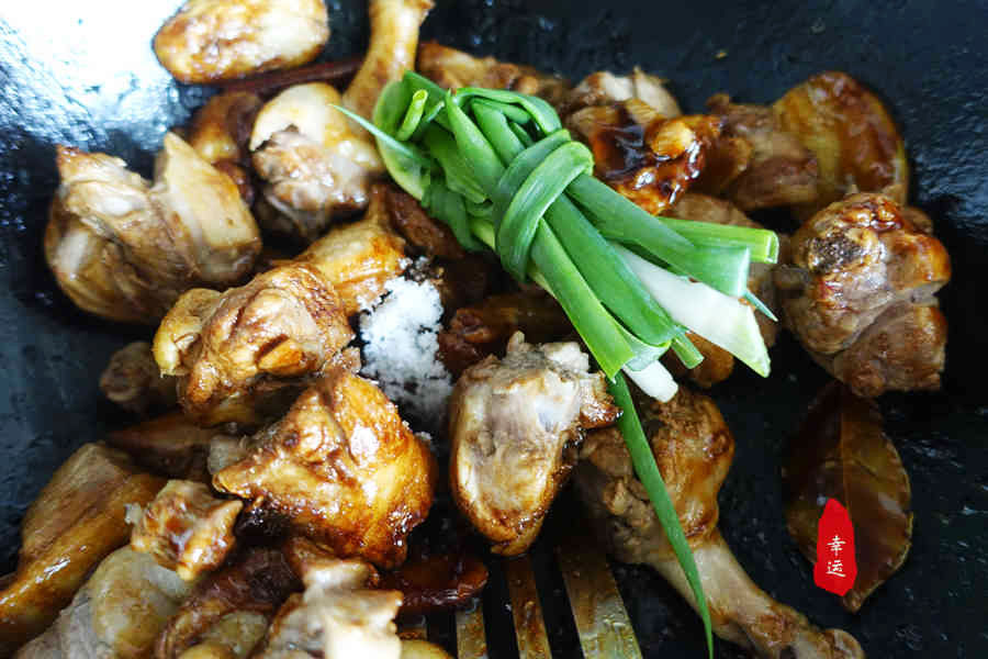 酥脆鸭块,鸭皮酥脆鸭肉鲜嫩