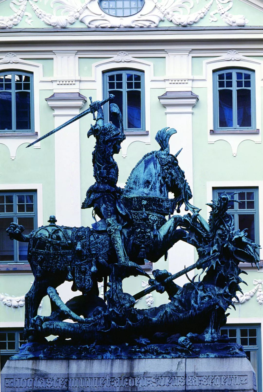 龙在西方文化象征意义,龙在西方什么意思