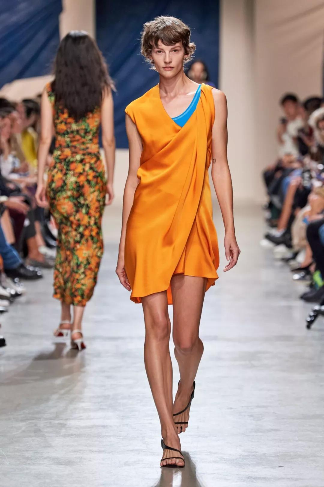 2020流行什么颜色的衣服,今年最流行的衣服颜色是什么颜色