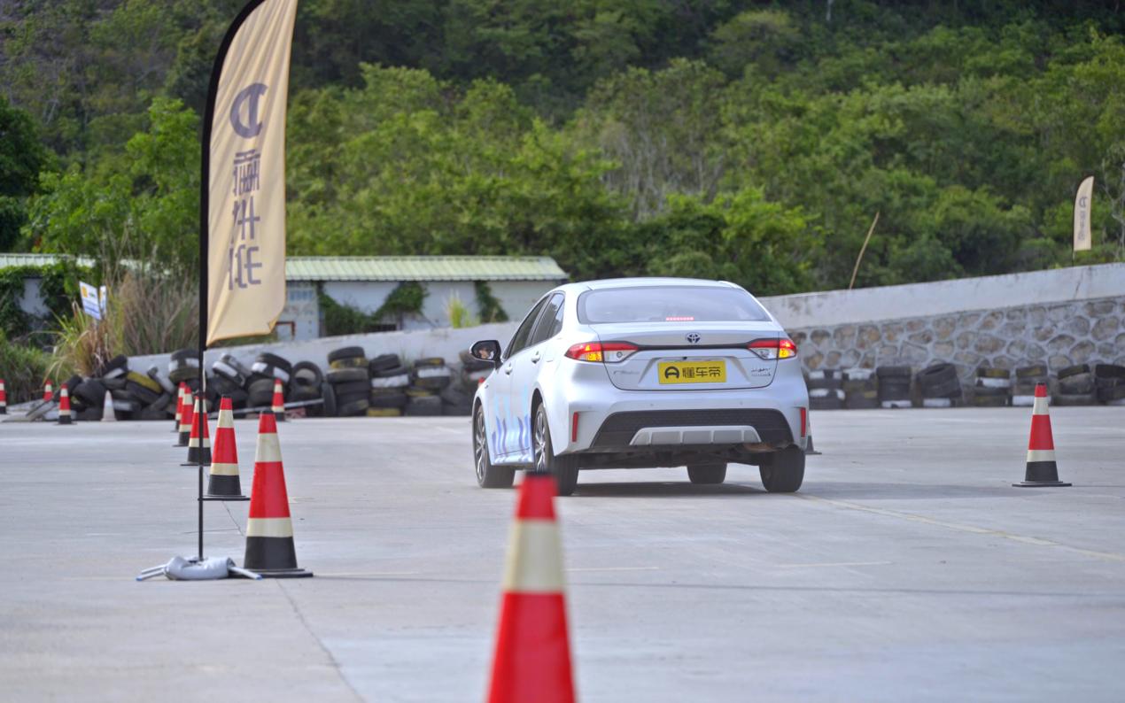 丰田雷凌双擎耐用度视频,丰田雷凌开不坏的车