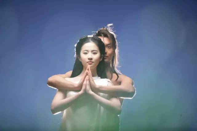 神雕侠侣最早版杨过和郭芙在一起,各版神雕侠侣杨过弹指神通救郭芙