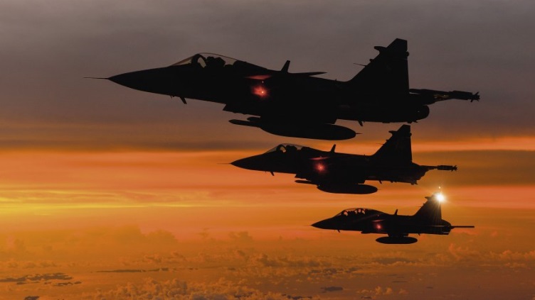 瑞典向乌克兰提供鹰狮战斗机,瑞典鹰狮战斗机和枭龙战斗机