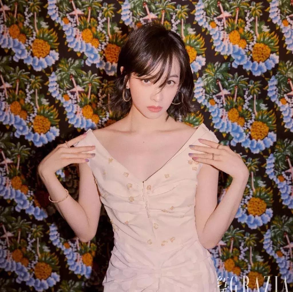 内扣怎么卷短发,一边内扣一边外翘短发