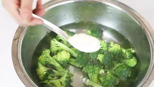 西兰花焯水能去除脏东西吗,用什么把西兰花的脏东西整出来