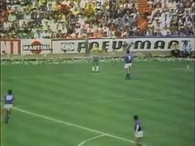 球王贝利效力过哪些俱乐部,球王贝利足球历史地位