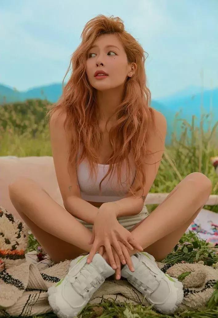 别再穿烂大街的小白鞋了,别再穿小白鞋了今年最火的六双鞋