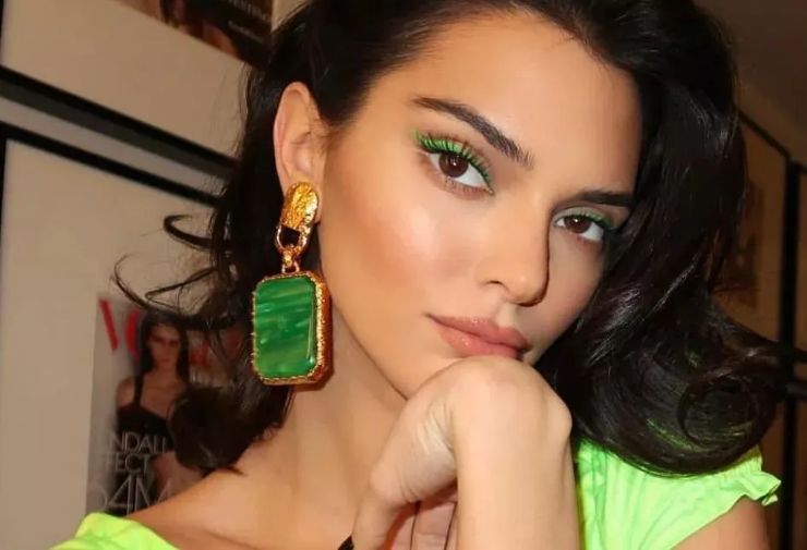 化妆视频画巴啦啦小魔仙的妆容,巴啦啦小魔仙眼线笔