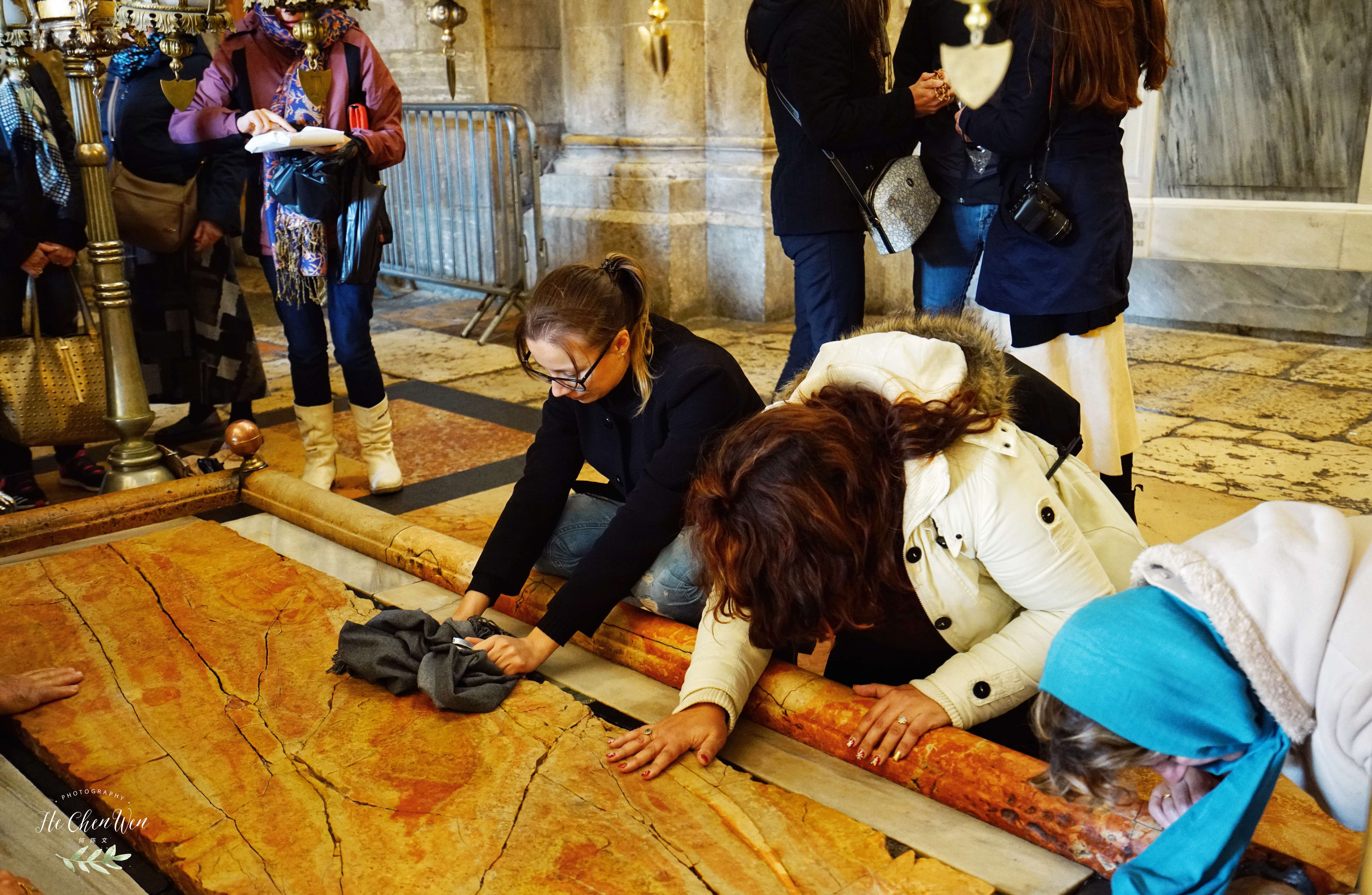 基督教圣地，耶稣在这里遇难、安葬、复活，信徒慕名而来