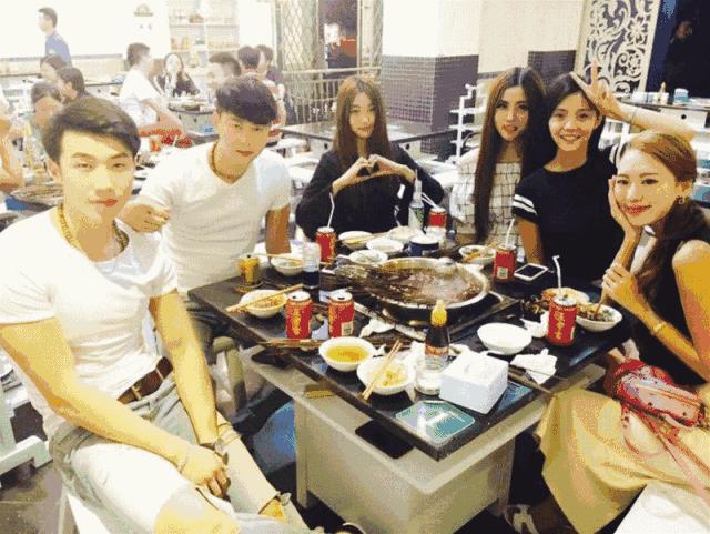 劲爆!屋头串串香,地道川味,一串2毛,还有更多……