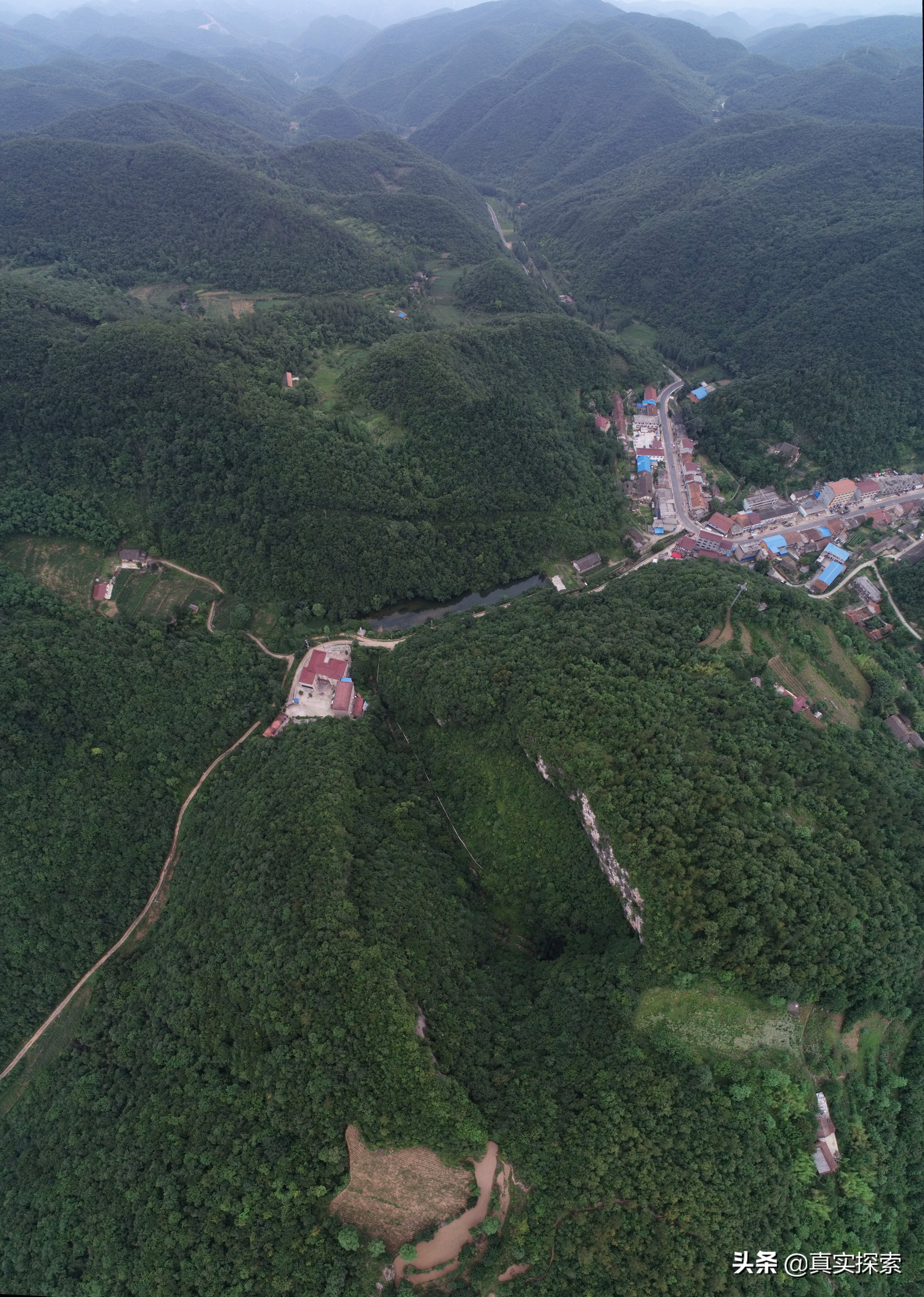 南漳老龙洞天坑视频,南漳县茅坪村老龙洞