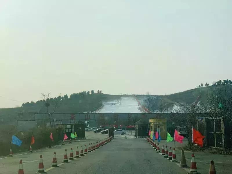 临沂茶山滑雪场地推荐,魅力冰雪之旅