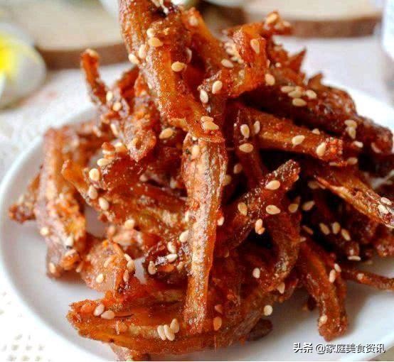 美食推荐：香芋扣肉，麻辣鸡脖，金针菇牛肉，香辣银鱼干