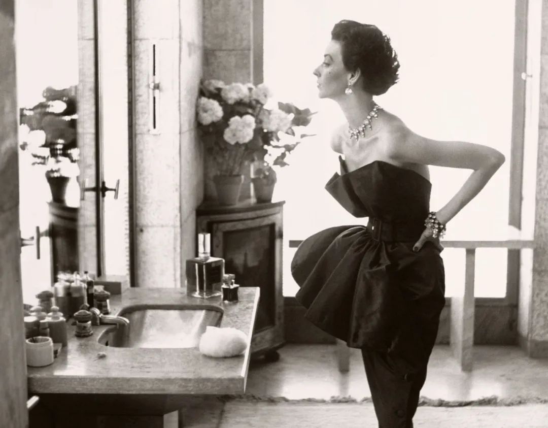 会修飞机的绝代超模，自己开公司，为何最终在小餐馆度过余生？