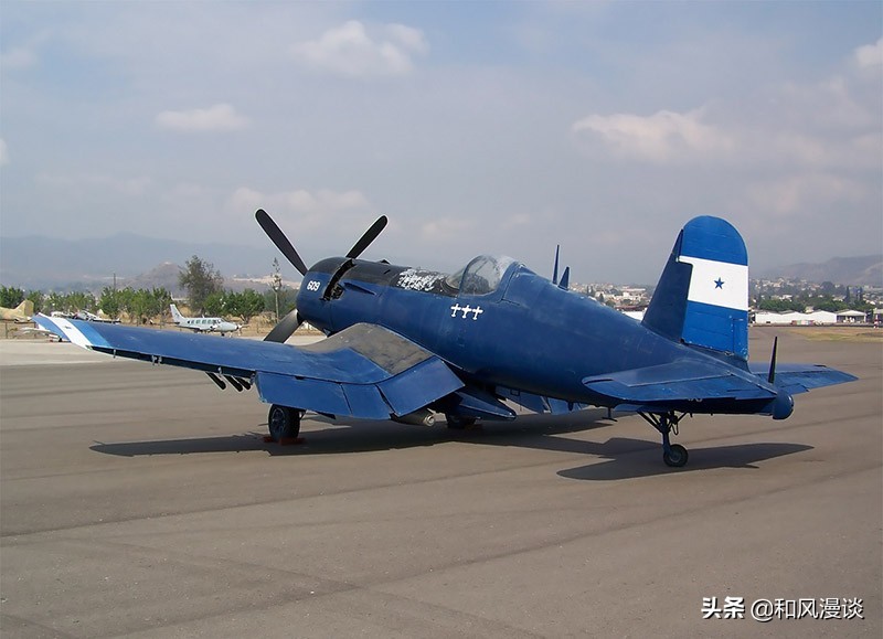 最后的螺旋桨飞机混战，足球战争与帽子戏法