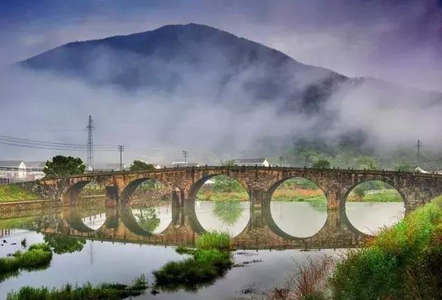 婺源油菜花田风景,藏于江西婺源深山中小村子