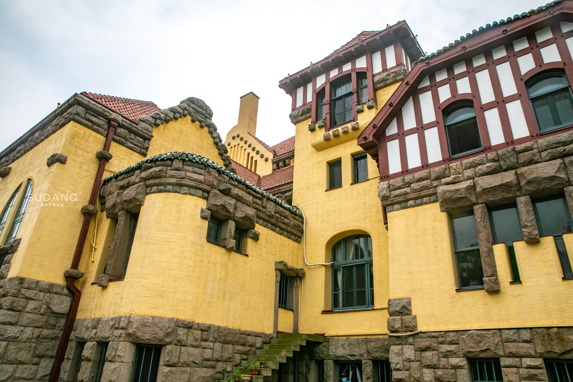 青岛是山东的省会,青岛经济超过山东的城市