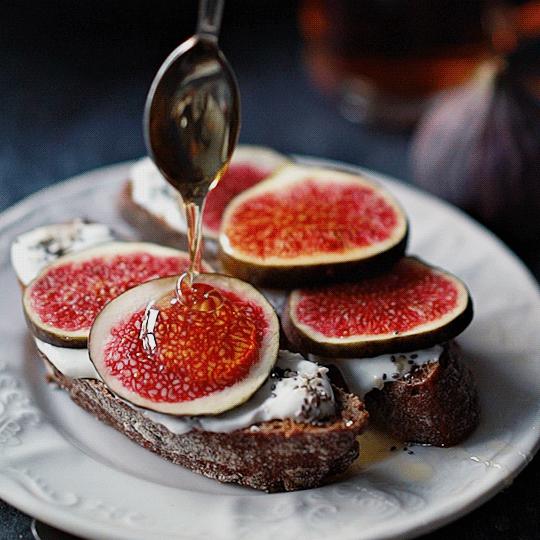 鉴别蜂蜜纯不纯的方法很实用哦,用白酒鉴别真假蜂蜜的方法视频