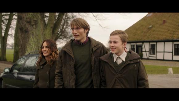 男子遭围殴毒打,男子多次被殴打