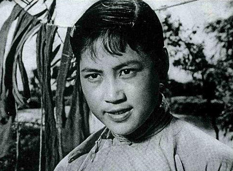 新四军战士爱上一个姑娘,约定胜利后回来娶她,却失约了