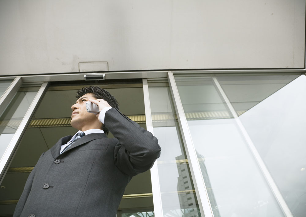 车子堵门口没有挪车电话怎么办,车被堵了找不到挪车电话