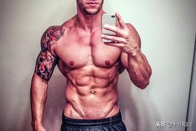 哑铃练胸最简单最好的动作,哑铃练胸经典8个动作视频