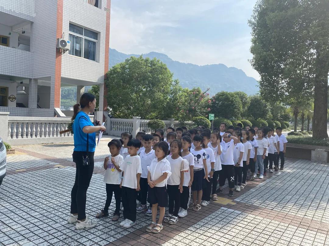 武隆区第二实验小学开学典礼,武隆第二实验小学2016级