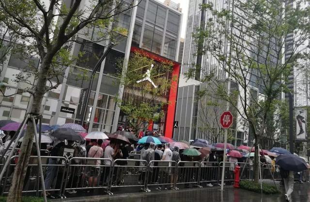 炒股炒房炒鞋还能炒什么 (70后炒股80后炒房90后炒币)