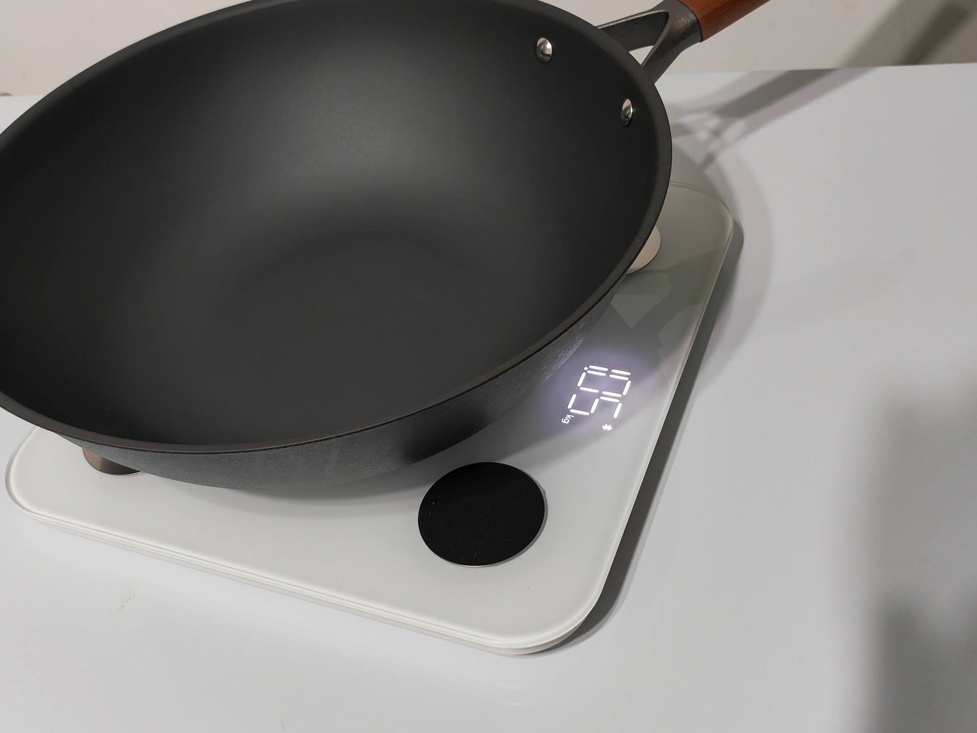 为了突破厨艺瓶颈,这个锅我背了,三禾窒氮轻铁锅使用体验