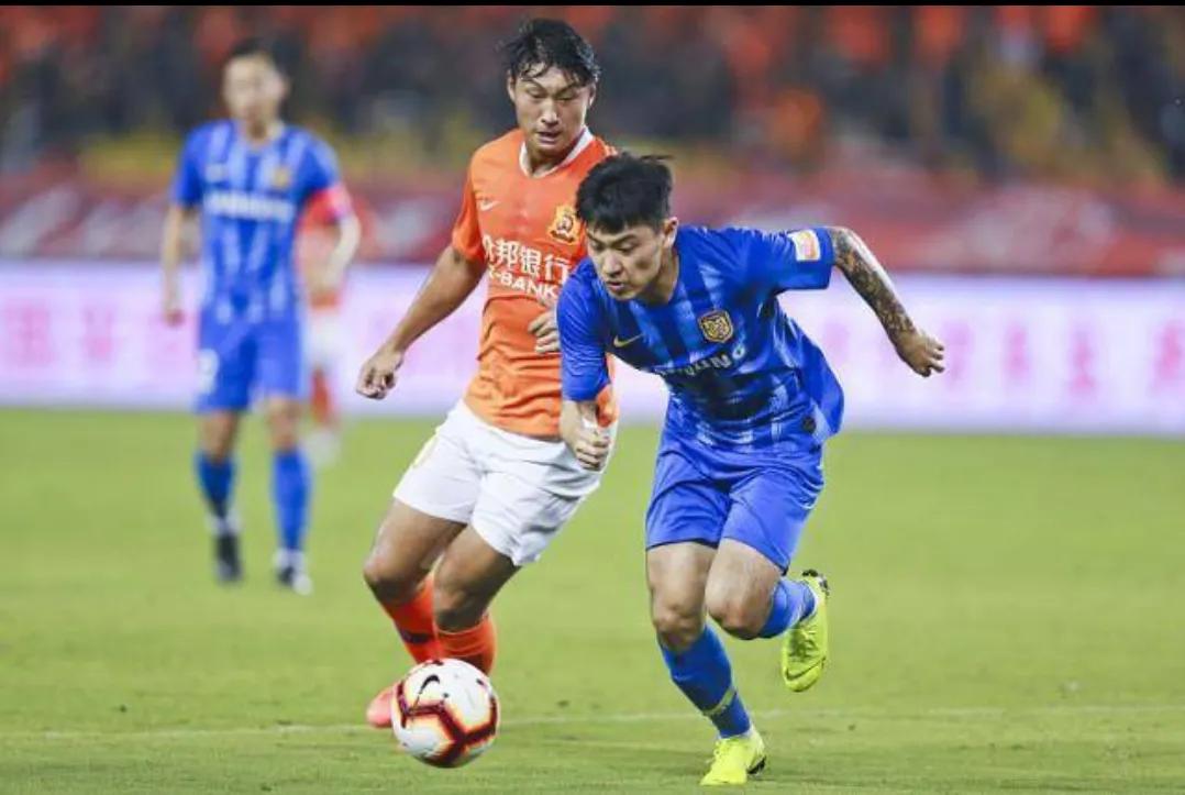 他是恒大高价签下的国脚后腰！如今面临坐冷板凳，急需为自己证明