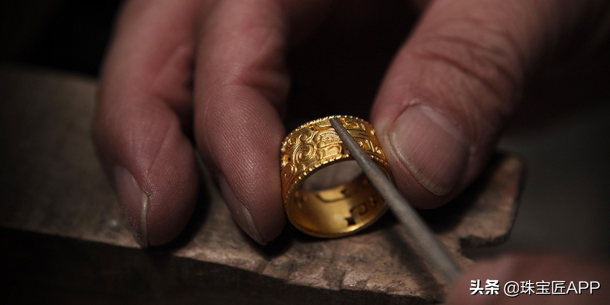 越王古法黄金和老铺黄金哪个好,古法黄金999和古法黄金9999的区别