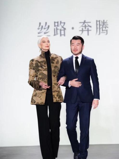 超模女王卡门：三次婚姻不幸，83岁有小鲜肉男友，89岁还上台走秀