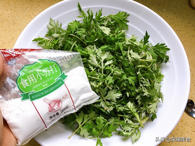 艾草煎鸡蛋汤在家10分钟就可以做,艾草煮鸡蛋汤做法和功效