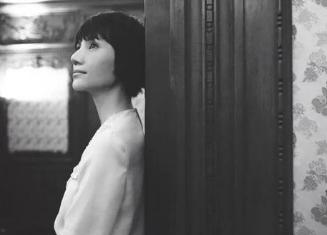 走红毯保守、不参加综艺，格格不入的袁泉，为何还这么受欢迎？