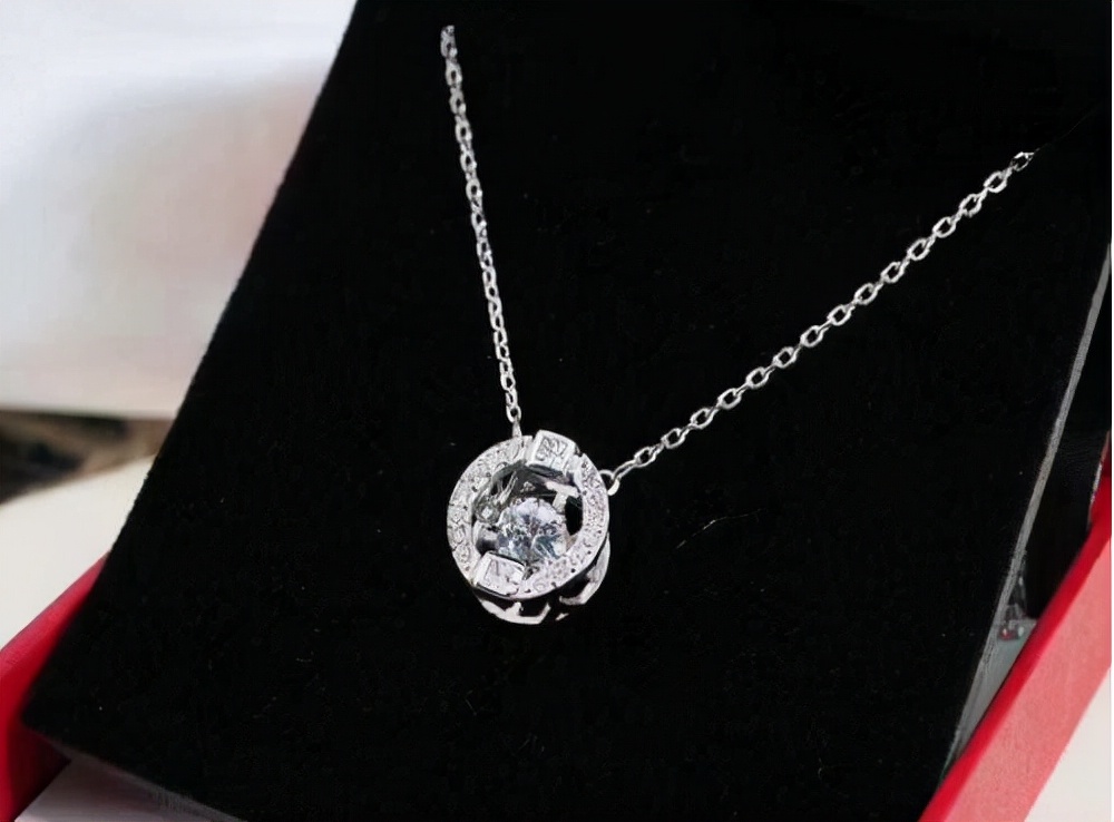 施华洛世奇跳动的心高清图,是心动的感觉演唱