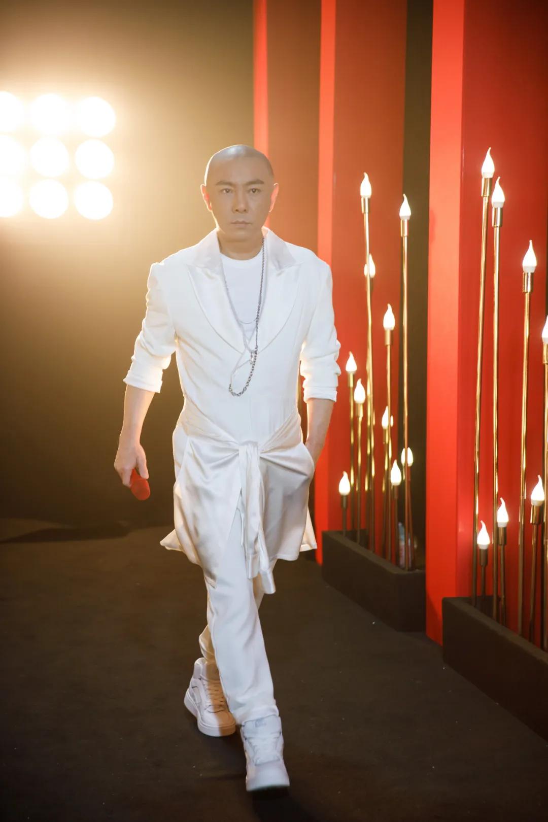 凉风有信秋月无边！看过他演孙悟空的都快三胎了无人知他竟是唱歌出道