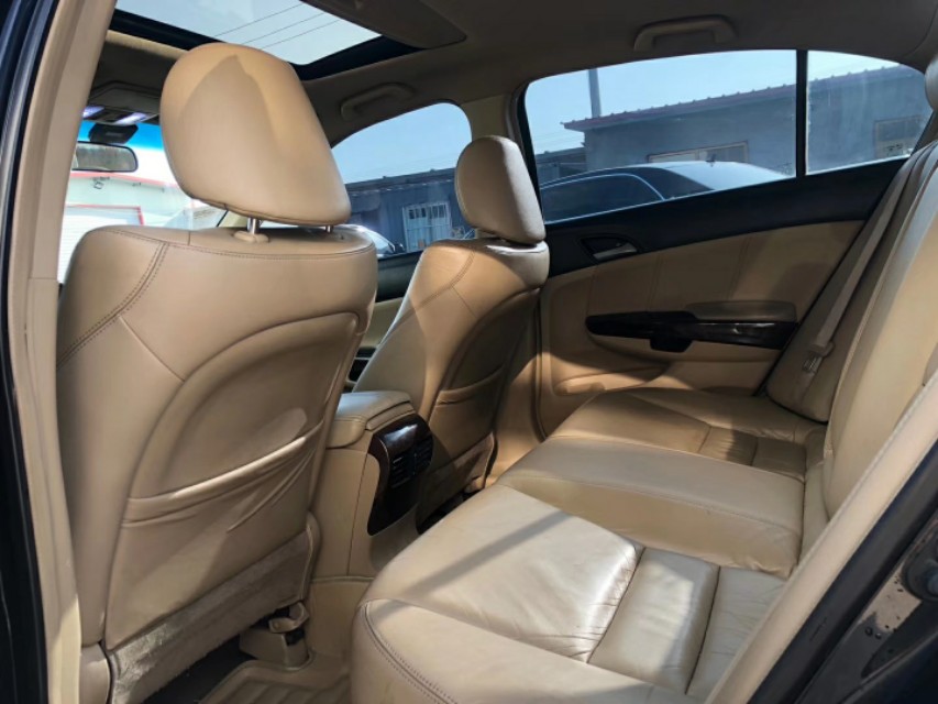 农村人就是图个实惠，09年雅阁家用足够了，有面子也有里子。