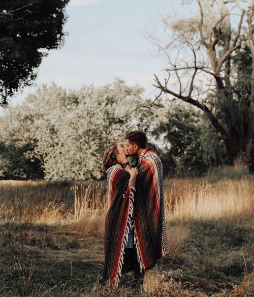 不主动联系你的男人他是怎么想的,一个男人越是想你越不主动联系你