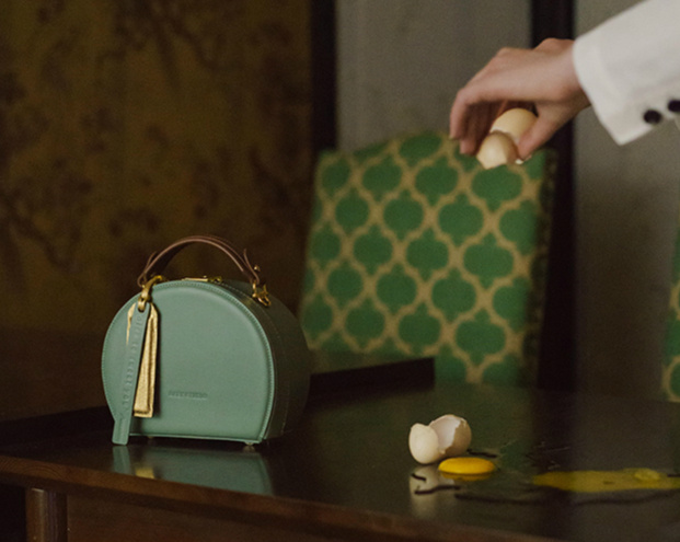 不要再背烂大街的双肩包了,别再背烂大街的轻奢包