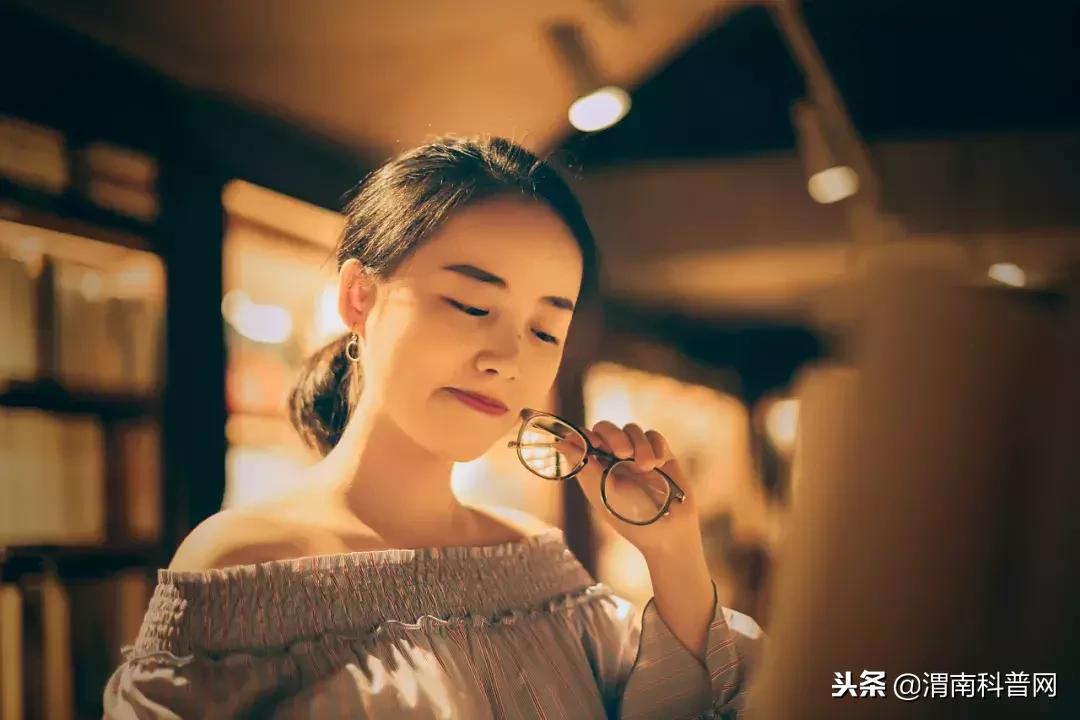 不爱笑的人是什么性格,爱笑的人是什么星座