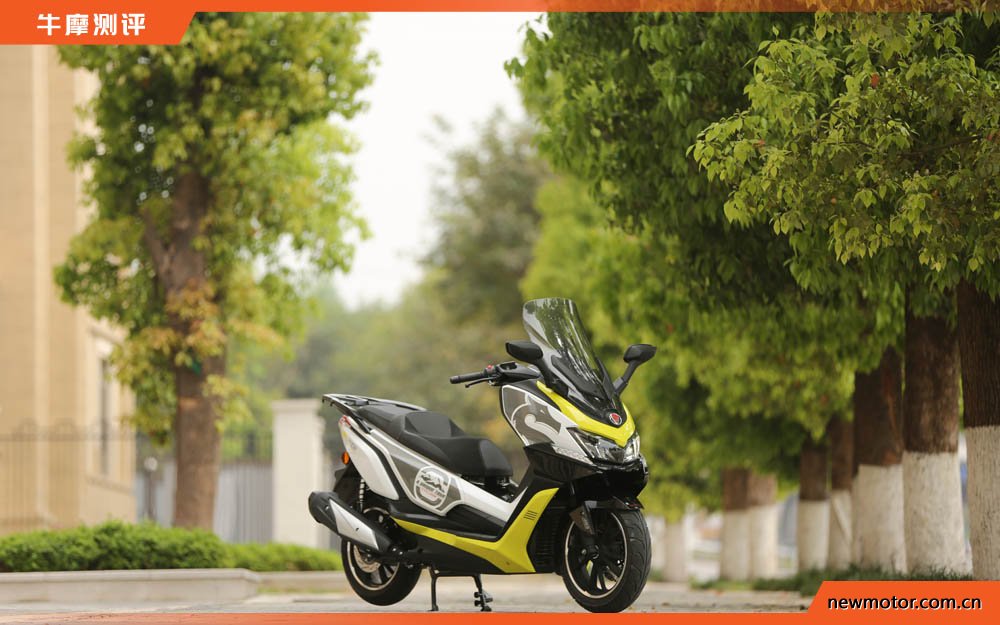 油箱17升续航可达400公里,最佳国产踏板摩旅车