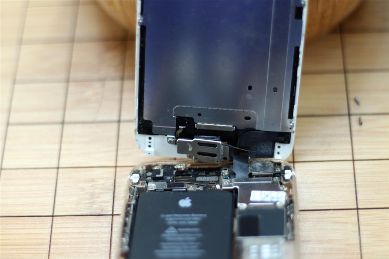 iphone6更换电池推荐,换新电池iphone虚电跳电解决方法