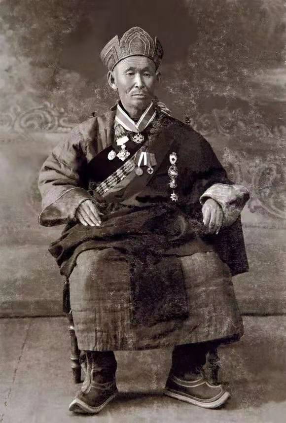 圣安娜勋章获得者，肉身不腐的布里亚特班智达堪布喇嘛