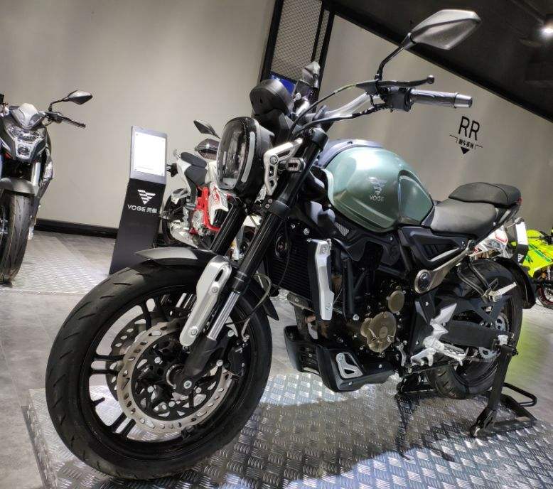 benelli贝纳利幼狮leoncino250,启典复古kd150-g1和贝纳利幼狮250