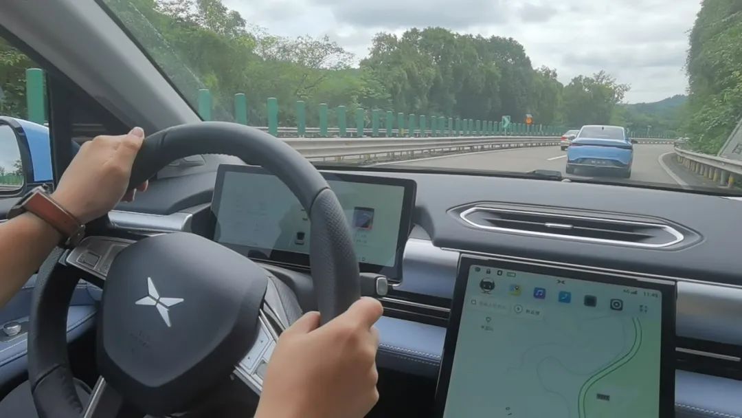 小鹏p5入门版迎宾座椅,小鹏p5标准版怎么调整主驾驶座椅