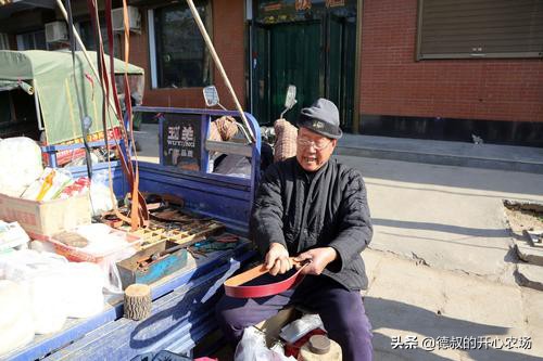 农村集市20元一根现割牛皮带,集市上卖的现割牛皮带